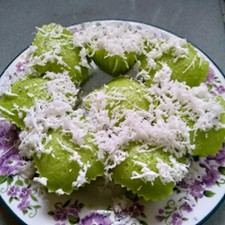 Classic Steamed Sweet Rice Cake (Kek Apam Nasi Kukus)